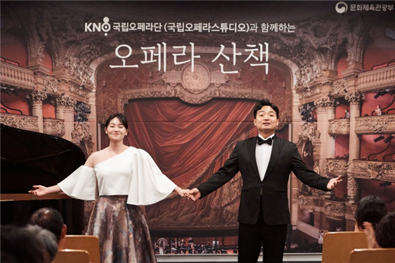 행사 포스터 사진