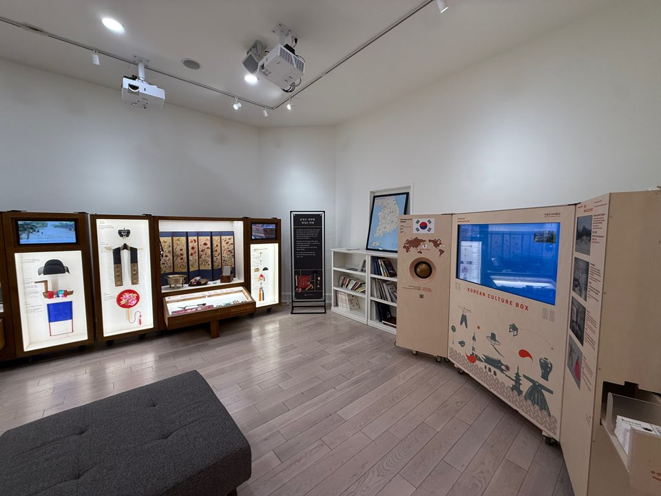 전시 사진 첨부