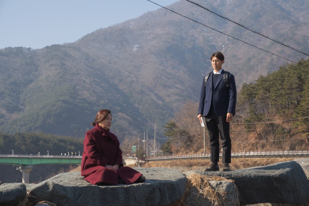 영화 포스터 사진 첨부