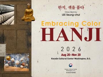 Hanji: Embracing Color featuring works by artist Lee Seung-chul